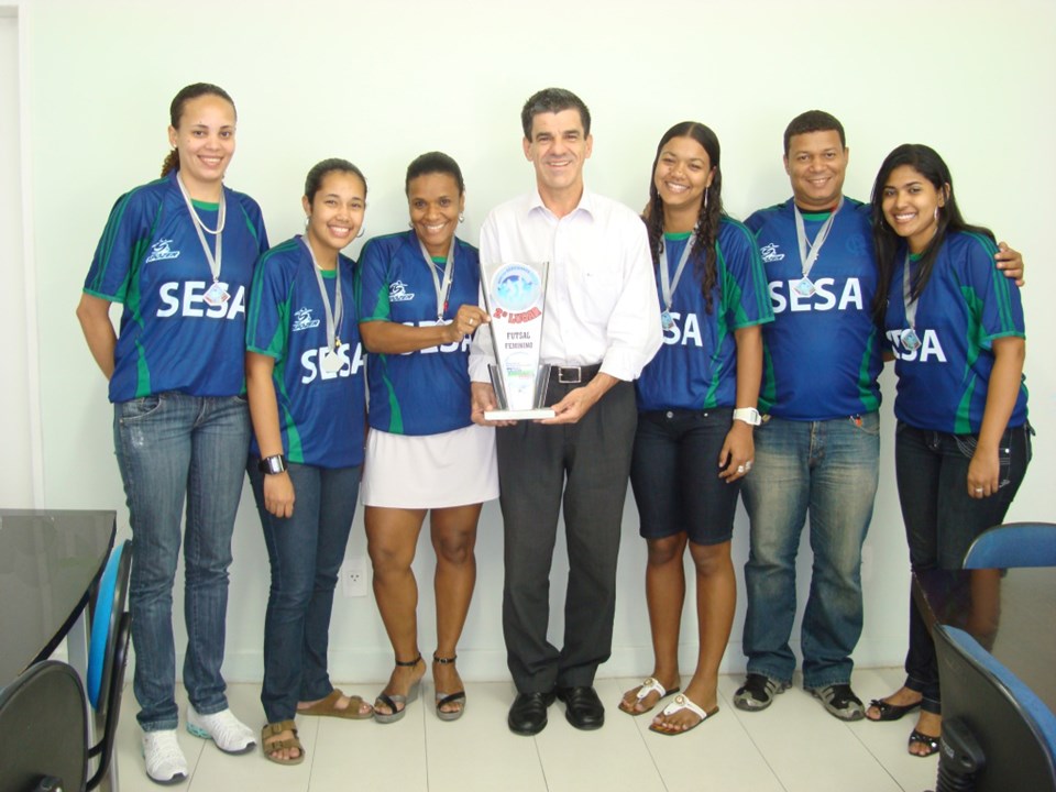 SESA - Meninas do futebol de salão da Sesa recebem medalhas e