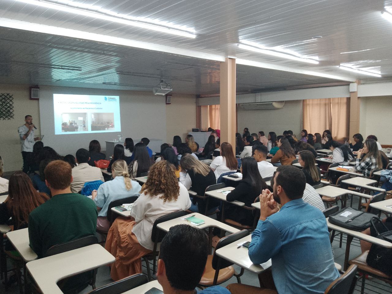 Crachás afetivos e programa de rádio são destaques do programa de Residência em Cuidados Paliativos (6)