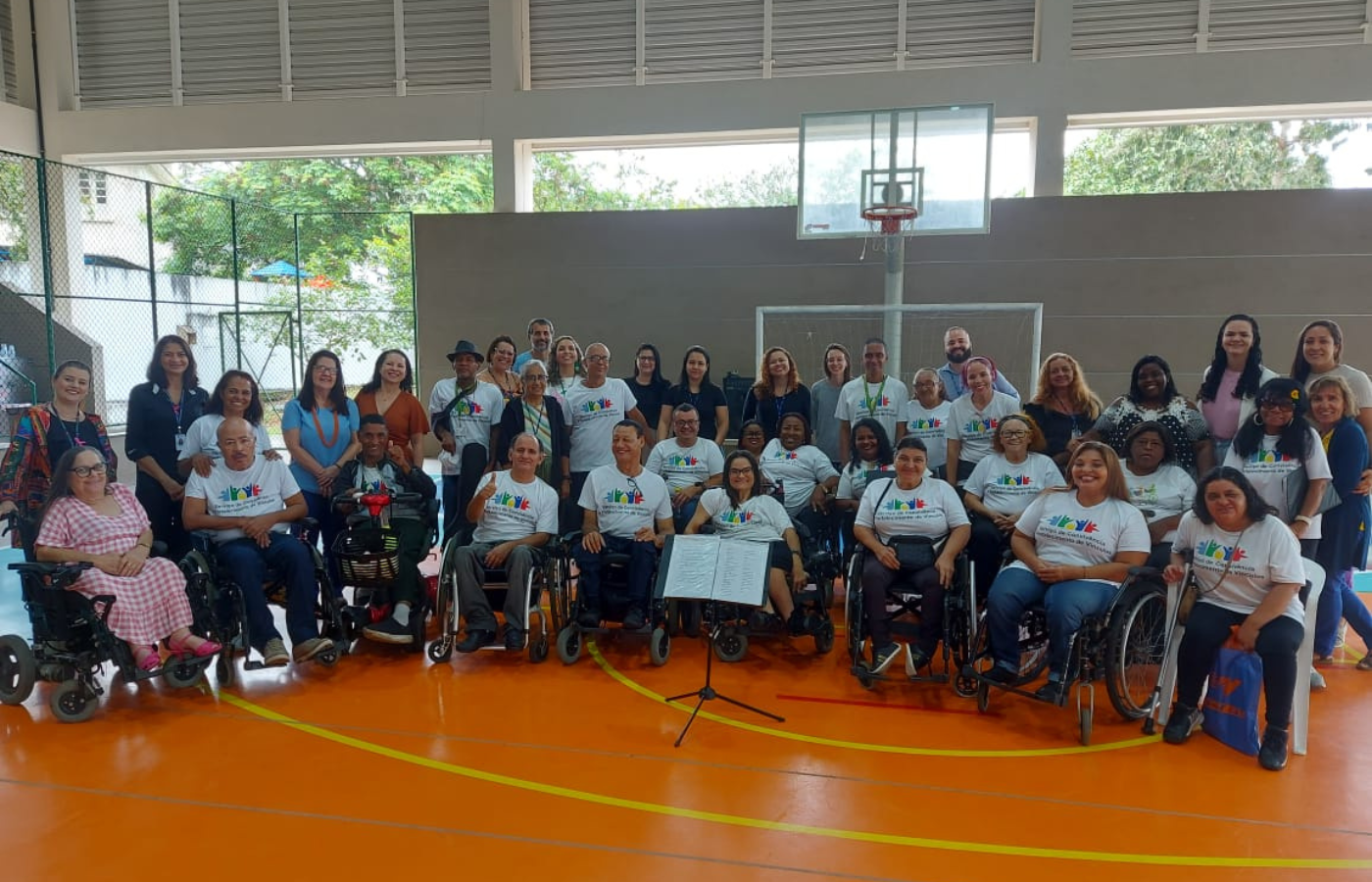 Dia D: entrega de aparelhos auditivos e dispositivos auxiliares de locomoção marca comemoração de 45 anos do CREFES