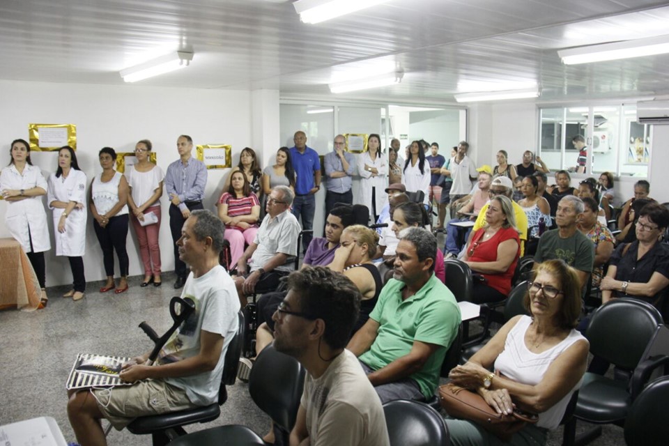 Entrega de 88 cadeiras de rodas e de banho em Cachoeiro de Itapemirim (1)