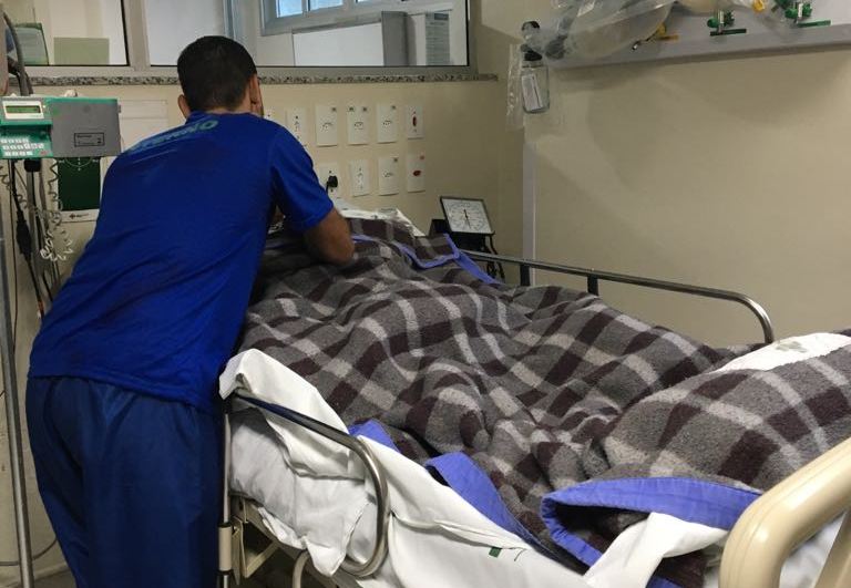 Hospital Estadual Central proporciona visita especial a paciente_detento