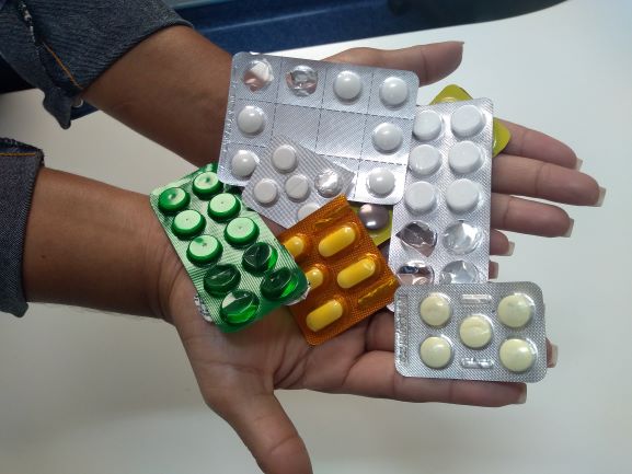 Automedicação_HEUE (002)