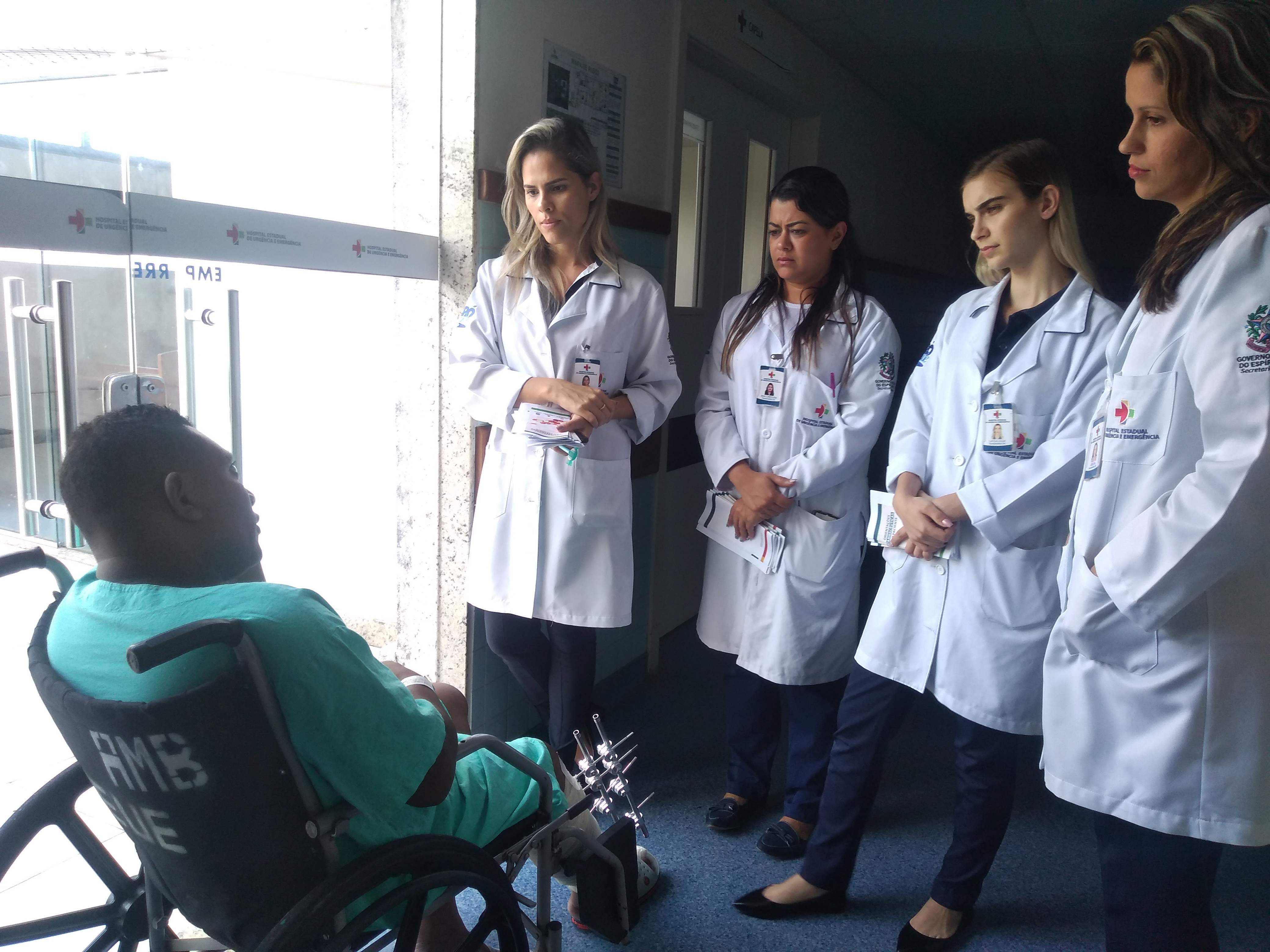Equipe Farmácia_HEUE_automedicação