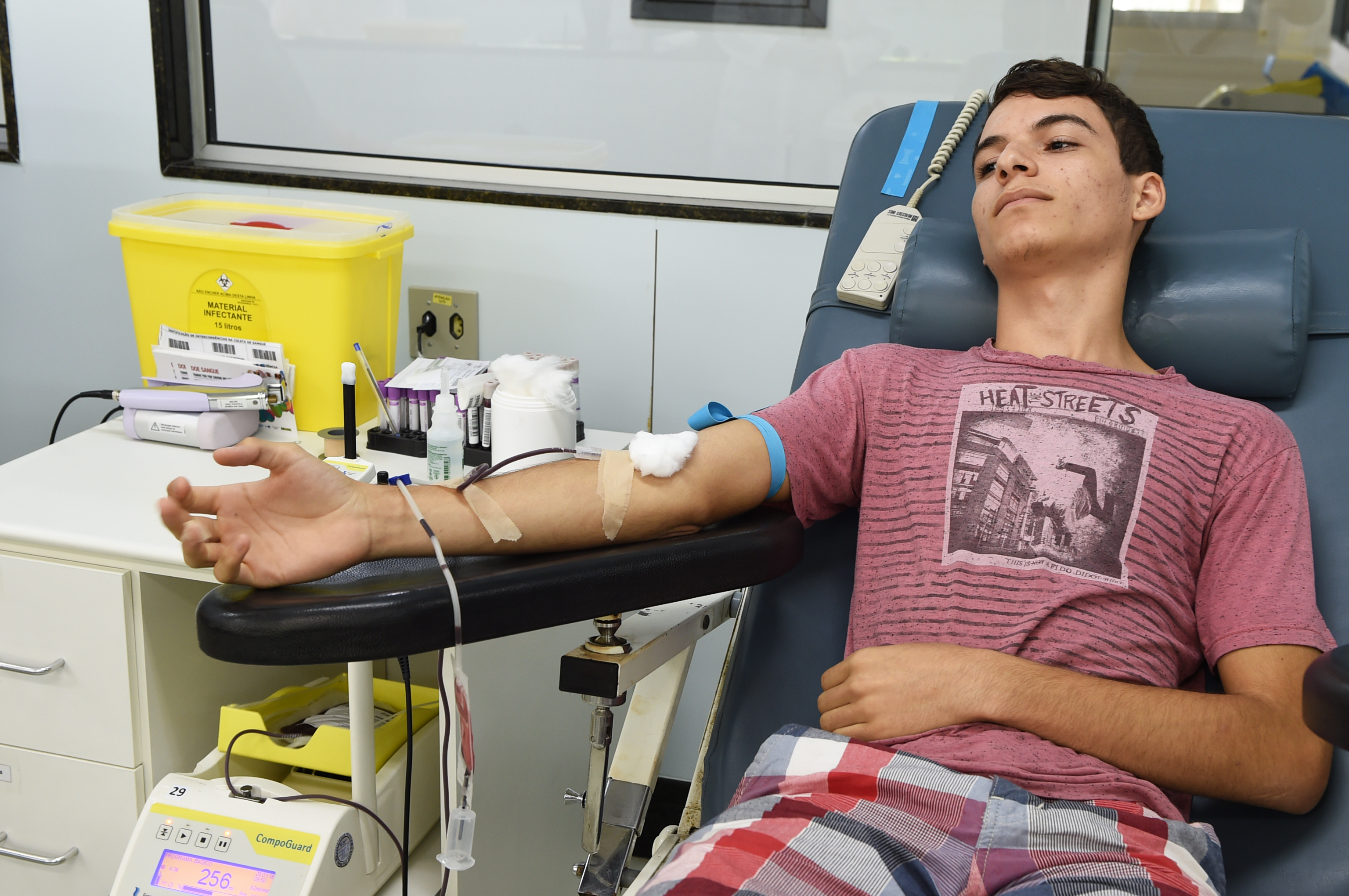 Daniel Araújo - 17 anos - estudante 15