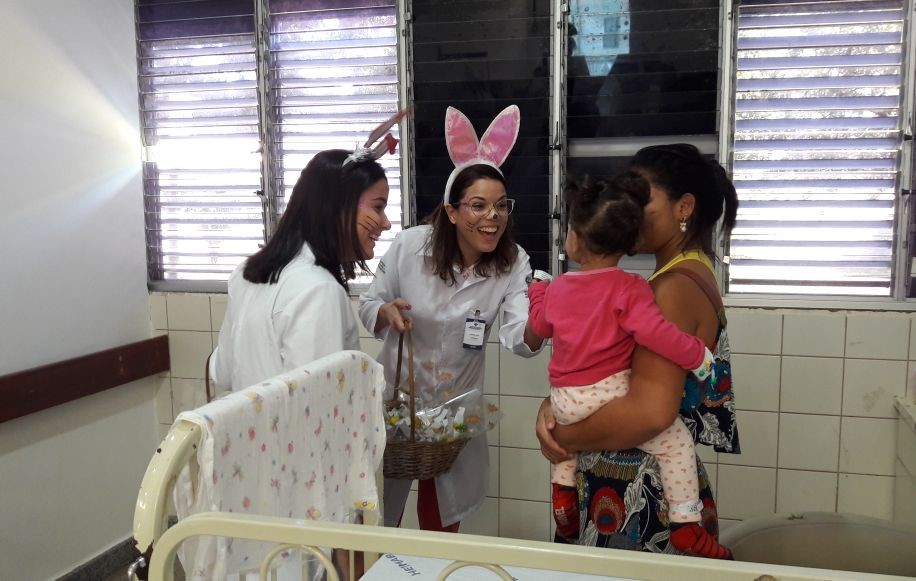 Festa de Páscoa faz alegria das crianças no Himaba