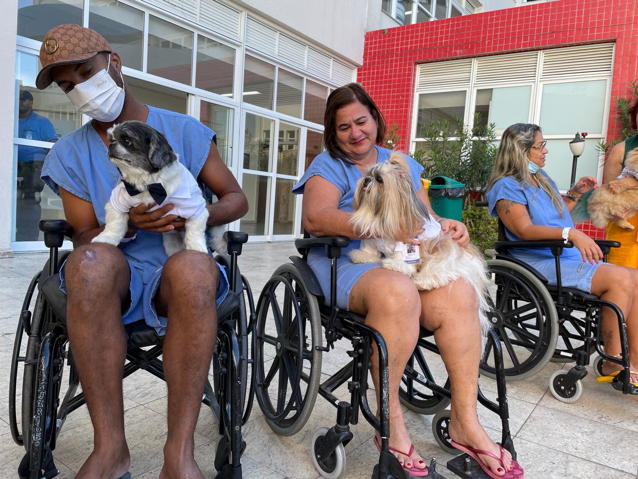 Projeto ‘Cão Terapia’ encanta pacientes no Hospital Estadual Dr. Jayme Santos Neves
