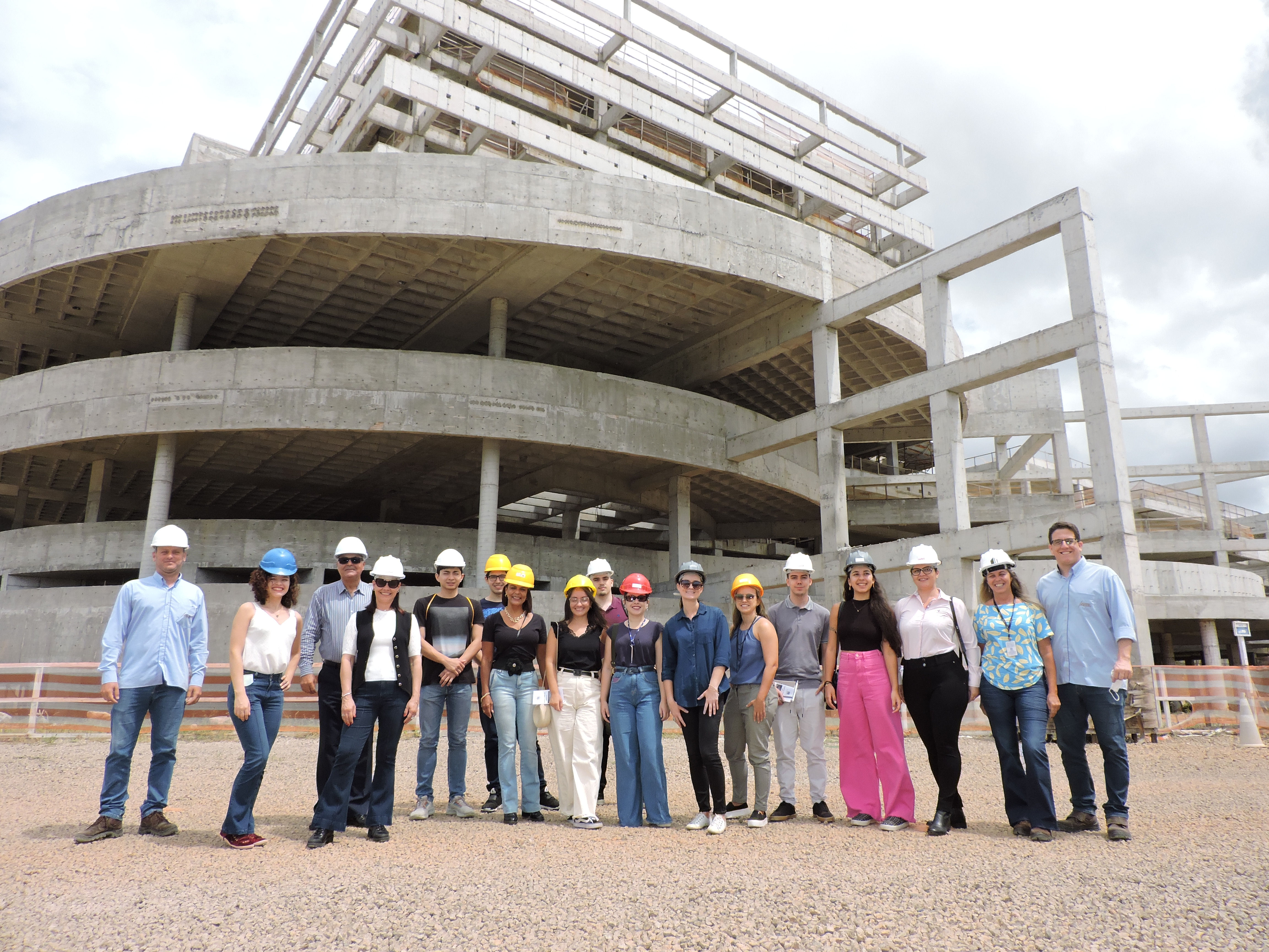 Obras do Hospital Geral de Cariacica e instalações da Sesa recebem visita de graduandos em gestão pública da FGV